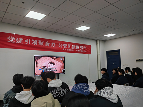 雷鋒精神映初心 共繪校園清潔夢