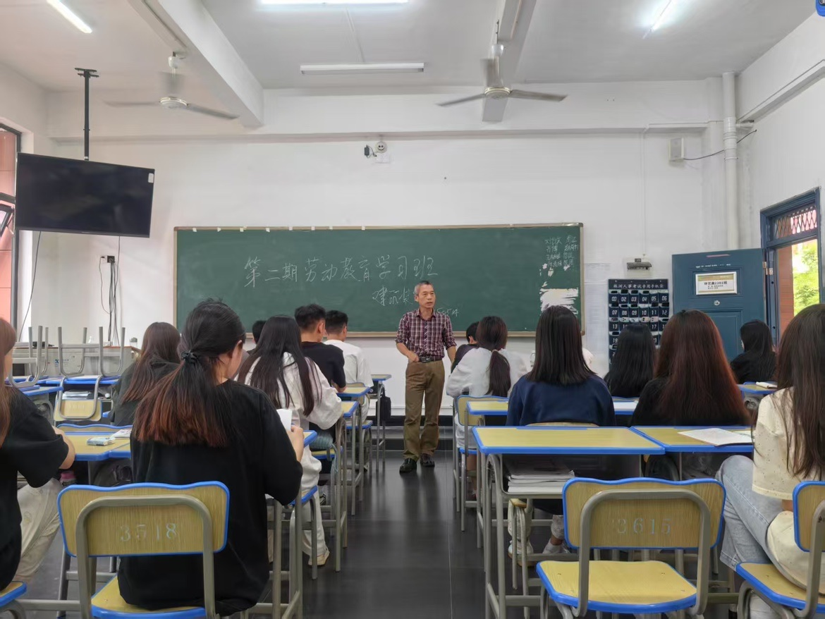 傳統(tǒng)文化浸潤心靈 德育之花綻放課堂——建筑裝飾系舉辦第二期勞動(dòng)教育學(xué)習(xí)班