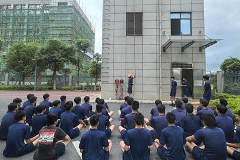 消防學(xué)子赴株洲市經(jīng)開支隊(duì)參觀學(xué)習(xí)：沉浸體驗(yàn)，筑夢火焰藍(lán)
