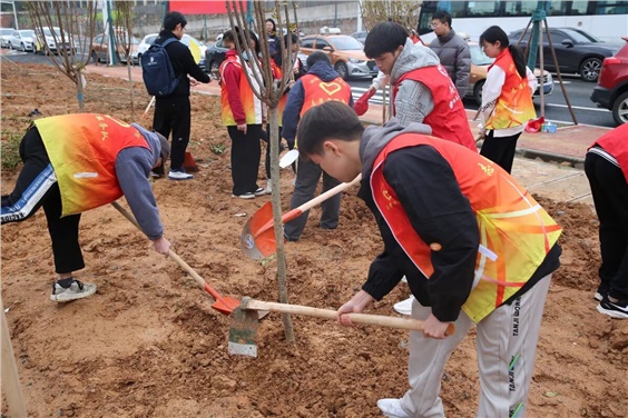 “我在株洲有棵樹”—學院團委組織開展學雷鋒活動月之植樹活動